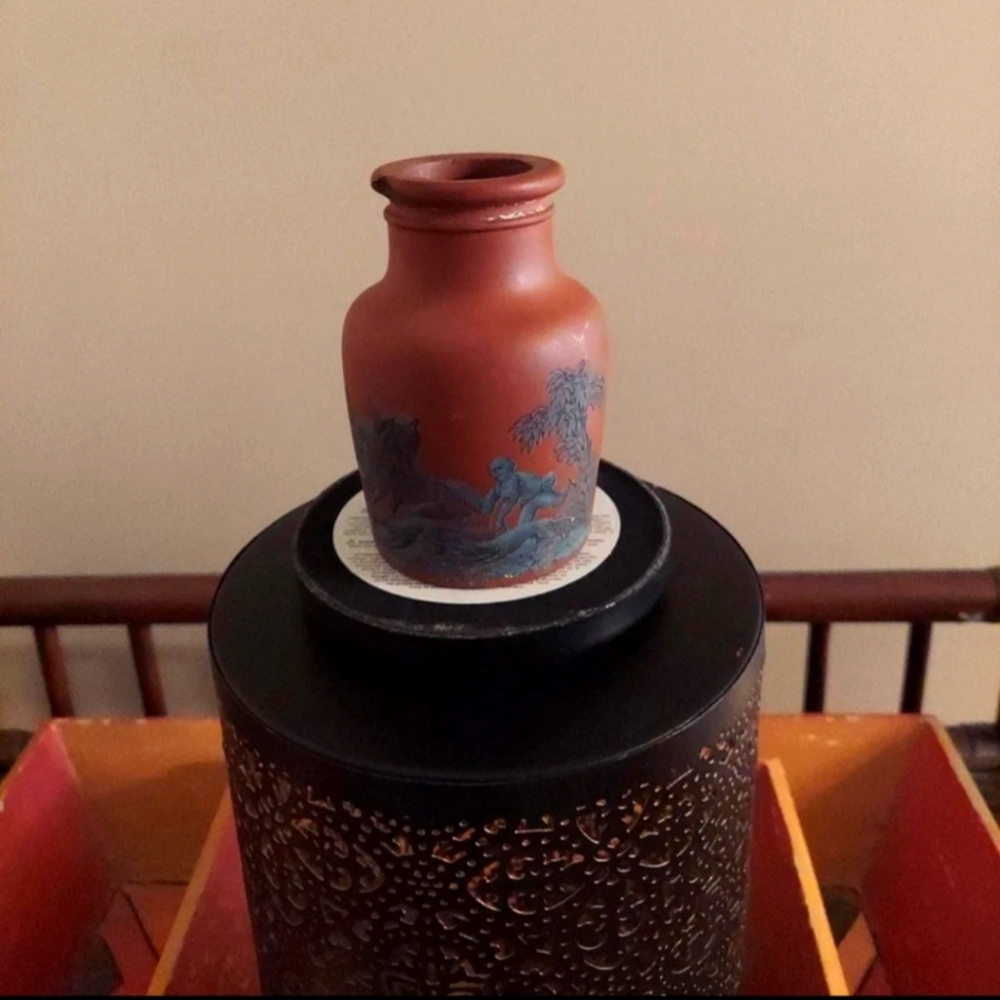 ANTIQUE MUSTARD CROCK JAR  SAVAGE HUNT SCENE